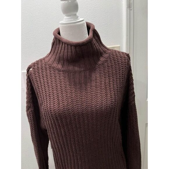 Supplies knitted distressed plum color sweater size medium - Picture 4 of 7